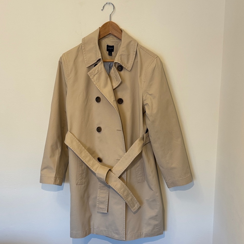 Size 8 Classic Tan Double-Breasted Women's Trench Coat